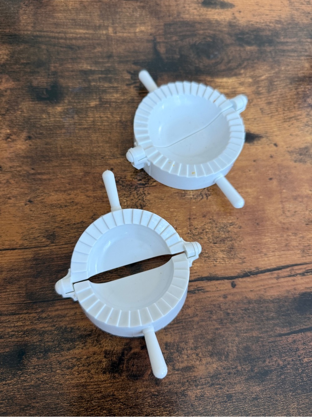 generic white plastic dumpling and empanada presses - Picture 2 of 9